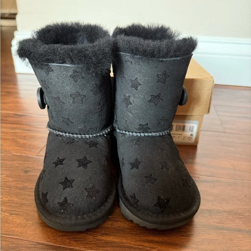 UGG Bailey Button II Stars Classic Boots-Black Size 6